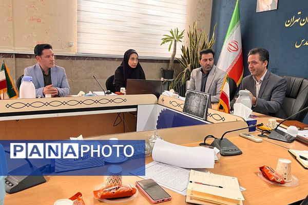 نخستین جلسه ستاد شناسای معلمان نمونه در شهرستان قدس