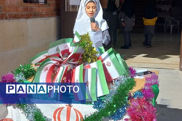 استقبال دانش‌آموزان مدارس شهرستان پردیس از دهه فجر انقلاب اسلامی ایران 