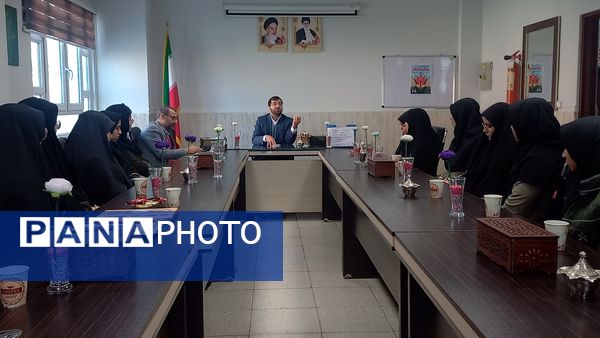 حضور مدیر آموزش و پرورش ملارد در جمع دانش‌آموزان برتر مسابقات قرآنی و فرهنگی هنری دبیرستان شاهد شهدای اقتدار