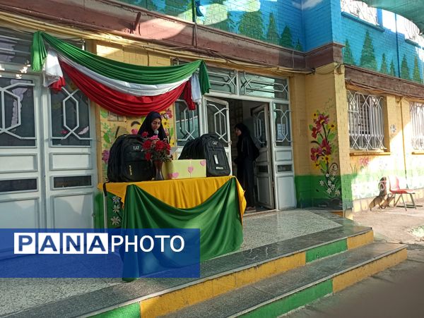جشن عاطفه ها در دبیرستان دلیری ناحیه دو 