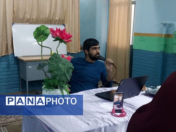 جلسه شورای دبیران در دبیرستان دخترانه فضه 