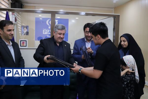حضور مدیرکل فرهنگ و ارشاد اسلامی آذربایجان شرقی در دفتر خبرگزاری پانا استان به‌مناسبت روز خبرنگار