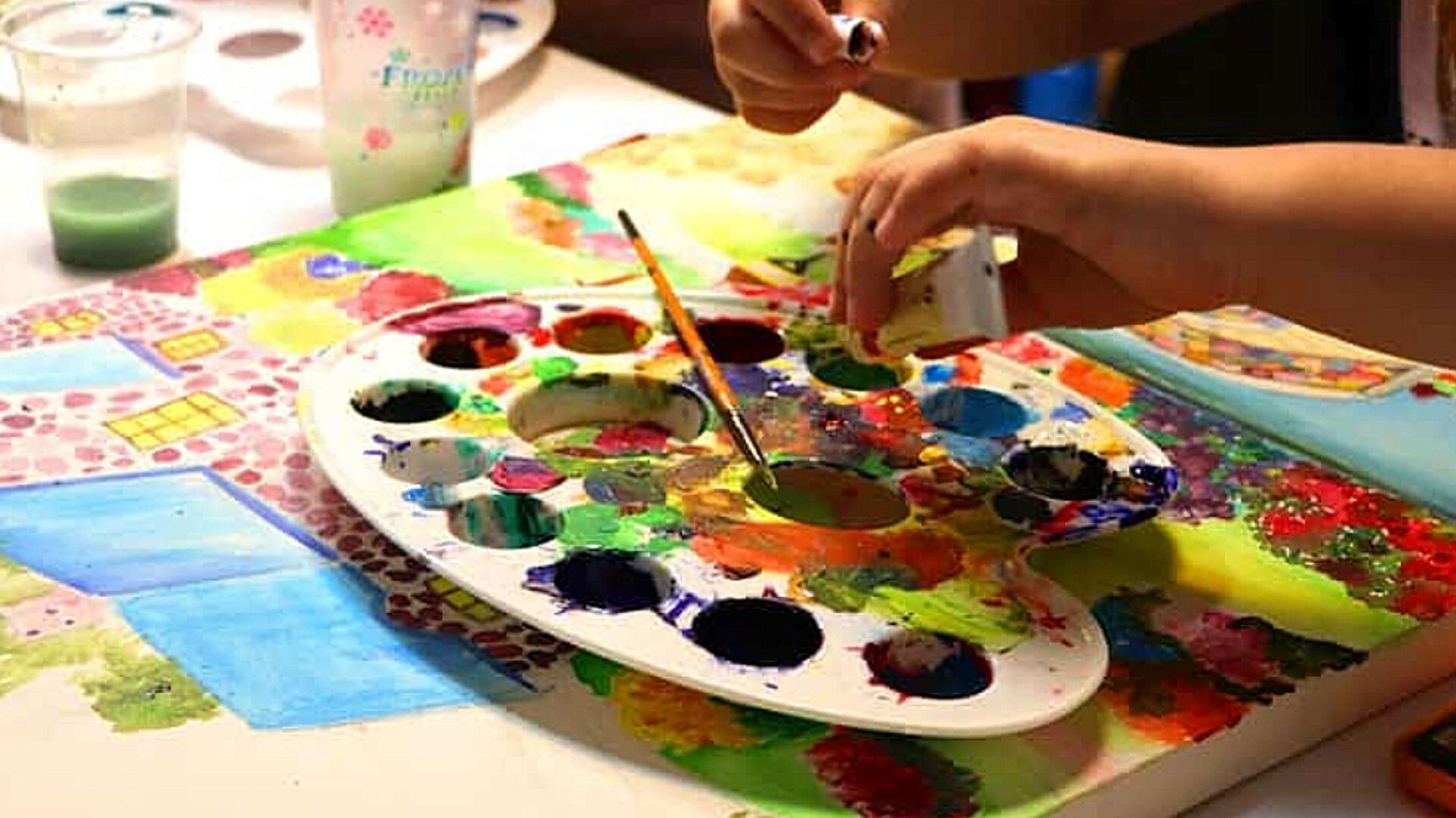 هنر، زبان بی‌واسطه‌ دلِ جوانان است