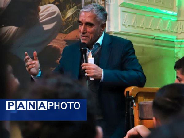 جلوه‌ای از اعتکاف دانش‌آموزی در مسجد امام علی‌بن‌ابی‌طالب (ع)