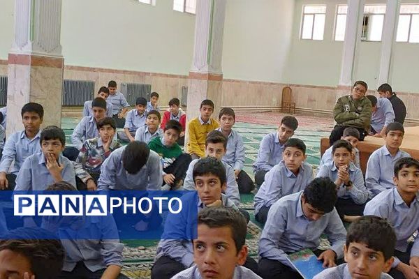 طنین «یا فاطمه(س)» در مدرسه شهید چمران؛ مراسم عزاداری و نماز جماعت به یاد بانوی دو عالم