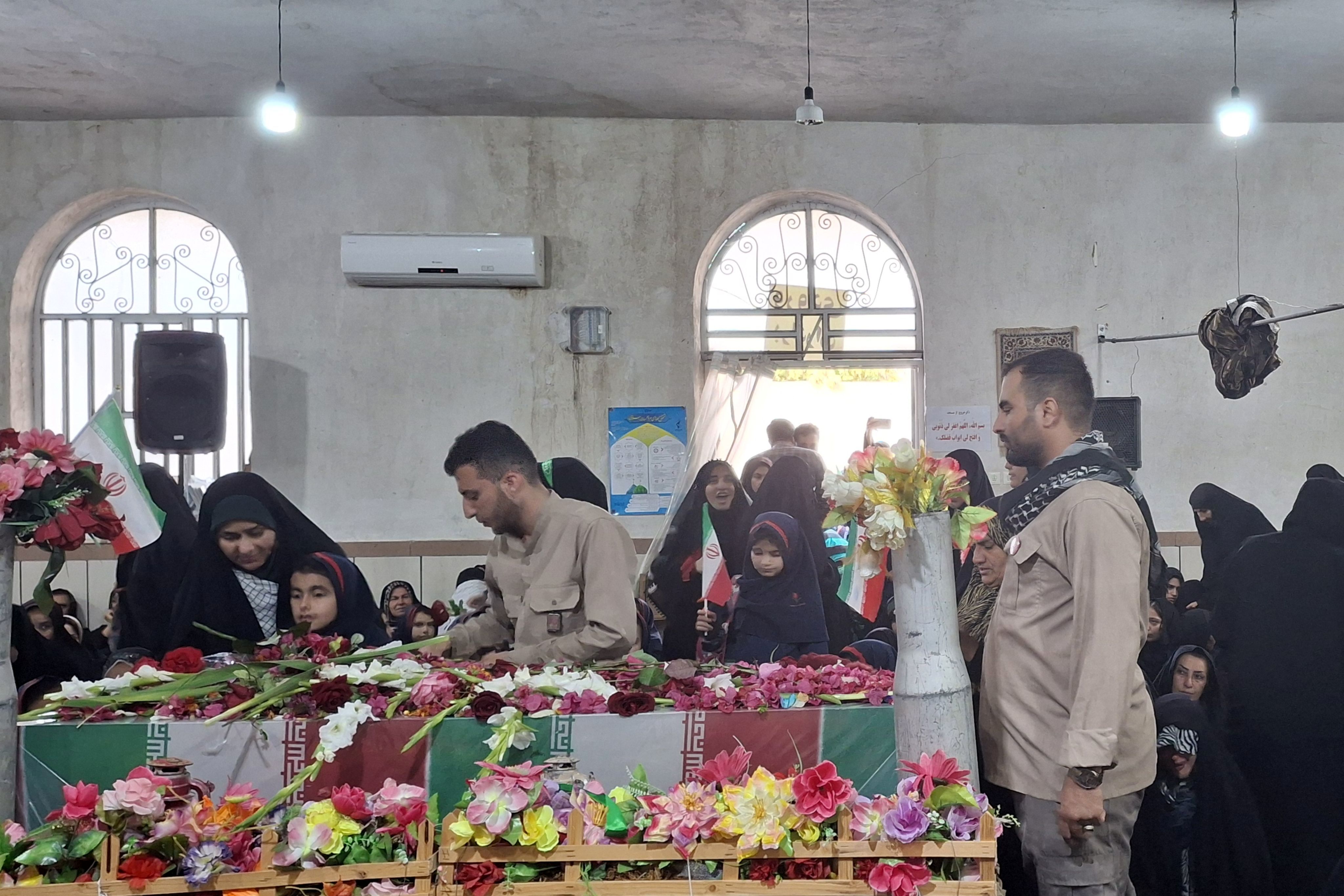 تشییع شهید گمنام در روستای ملا انبار کوهمره نودان 