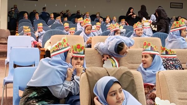 برگزاری جشن روز دانش آموز در مدرسه مهر و ماه آشخانه  