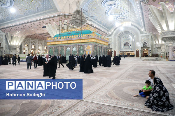 تجدید میثاق وزیر آموزش و پرورش و جمعی از معلمان با آرمان‌های امام خمینی(ره)