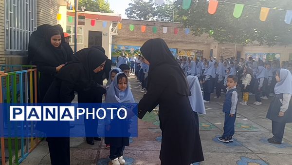 زنگ آغاز مهر در دبستان دخترانه مهر و ماه آشخانه 
