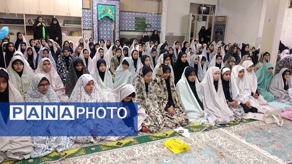 آیین نواخته شدن زنگ نماز در دبیرستان نجمه