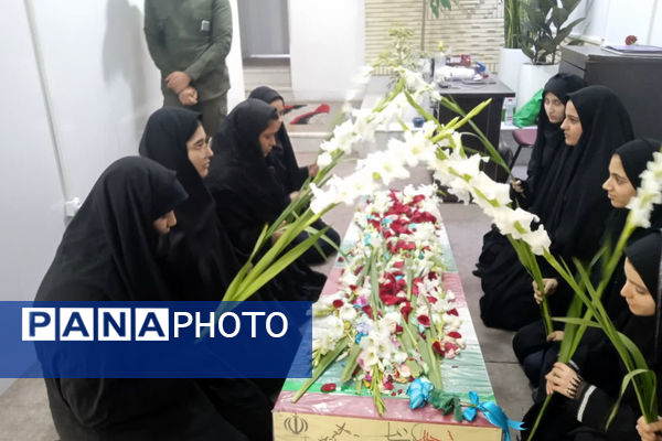 استقبال از شهید گمنام به میزبانی دبیرستان در ادب 