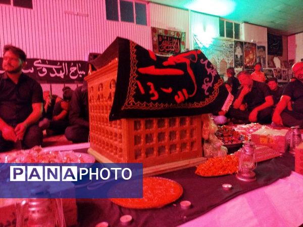 برپایی سفره حضرت رقیه(ص) در حسینه حسینی روستای رزق آباد شهرستان کاشمر