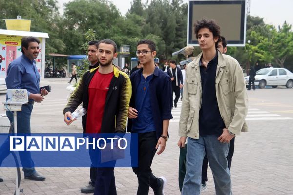 غوغای دانشگاه فردوسی مشهد در روز کنکور ۱۴۰۴