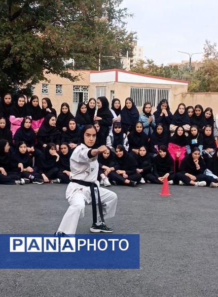 زنگ ورزش در دبیرستان نسیبه با حال و هوای المپیادی