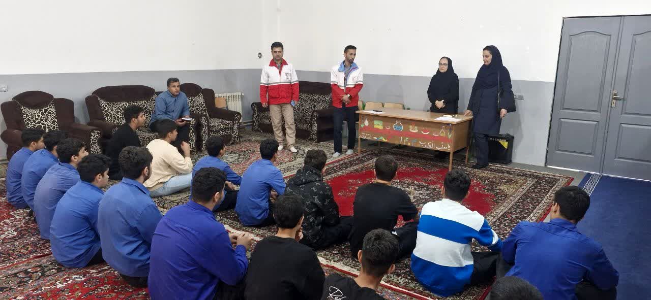 نشست آمادگی اعزام دانش‌آموزان به المپیاد استانی هلال احمر