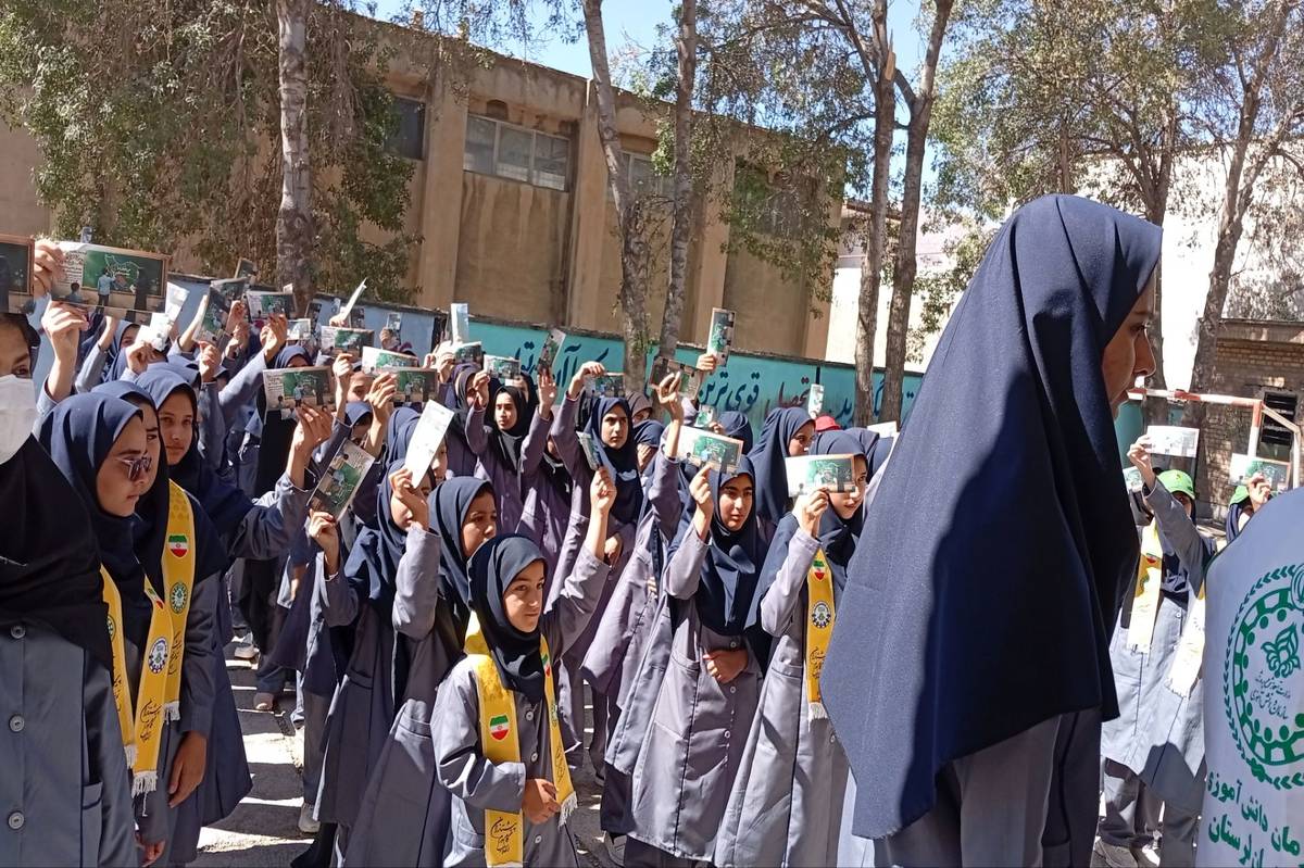 برگذاری جشن عاطفه ها در دبیرستان الزهرا 
با حضور ریاست آموزش و پرورش منطقه بیرانوند