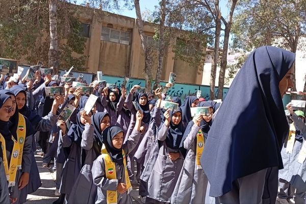 برگذاری جشن عاطفه‌ها در دبیرستان الزهرا 