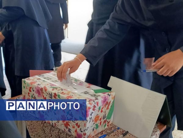 انتخابات مدرسه‌ای در دبیرستان هیات امنایی مطهره گالیکش