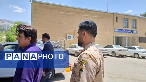 پخش شربت به مناسبت عید سعید غدیر خم در اداره‌کل آموزش و پرورش کهگیلویه و بویراحمد