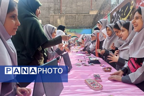 برگزاری «پویش مهربانی» در مدارس ناحیه 2 شهرری 