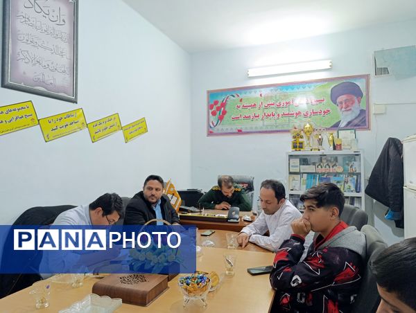 جلسه فرمانده واحدهای بسیج دانش‌آموزی در شهرستان خلیل آباد 