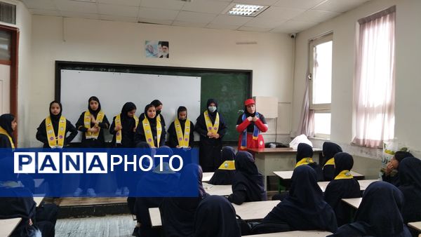 مانور زلزله و ایمنی در مدرسه هوشیار