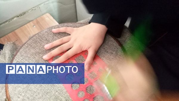 برگزاری کارگاه گلدوزی دانش‌آموزان پایه ششم دبستان لاله‌های انقلاب ناحیه 3 کرج 