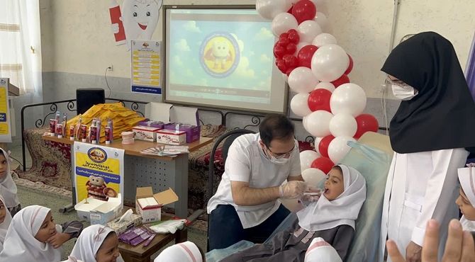 افتتاحیه طرح پویش سلامت دهان و دندان در دبستان حاج قنبر فاضلی میبد 