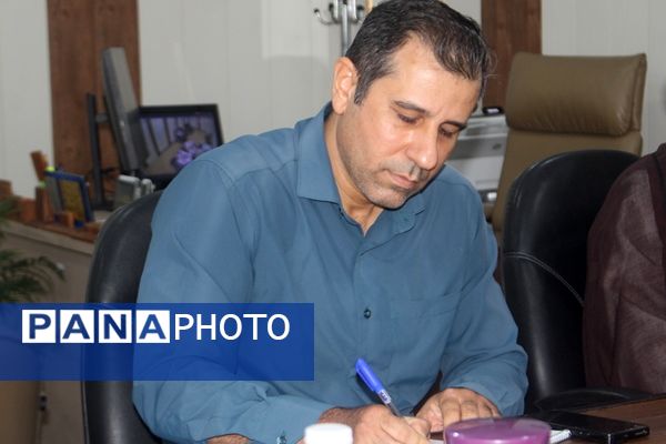 جلسه برنامه‌ریزی بزرگداشت هفته دفاع مقدس در اداره‌کل آموزش و پرورش استان بوشهر