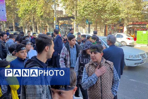 نوجوانان فاطمی از دبیرستان تا مسجد جامع