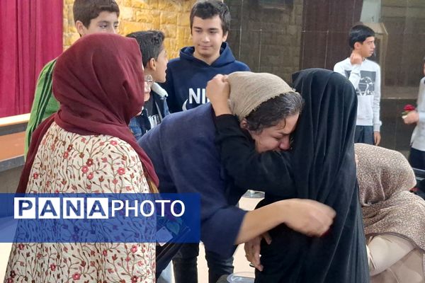 جشن میلاد بانوی دو عالم و گرامیداشت مقام مادر در دبیرستان رازی شیراز 