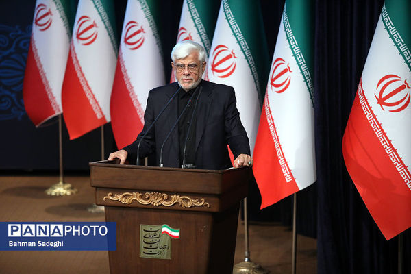 عارف: به سند ملی نوآوری نیاز داریم/ ضرورت تبدیل شدن دانشگاه‌ها به نهاد علمی ـ عمومی