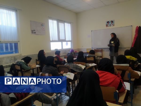 اجرای طرح مدادم در دبیرستان دخترانه امید 