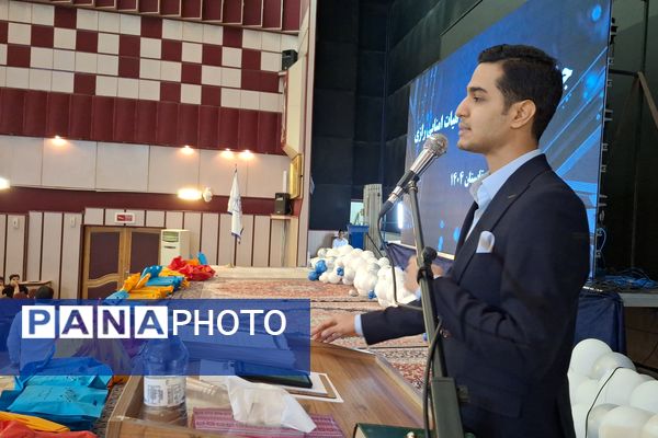 مراسم تجلیل از دانش‌آموزان برتر دبیرستان هیأت امنایی رازی ناحیه ۴شیراز