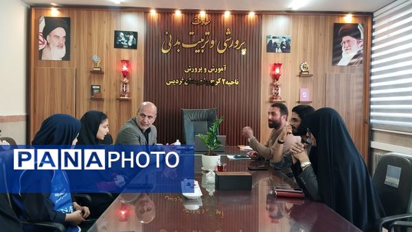 جلسه همکاری کمیته امداد و شورای دانش‌آموزی در آموزش و پرورش ناحیه ۲ کرج و شهرستان فردیس 