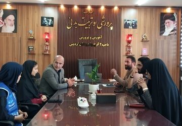 جلسه همکاری کمیته امداد و شورای دانش‌آموزی در آموزش و پرورش ناحیه ۲ کرج و شهرستان فردیس 