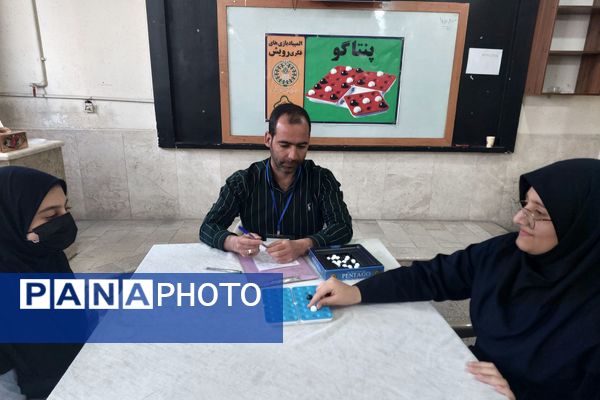 برگزاری مسابقات بازی‌های فکری رویش در دبیرستان شهید محمد تقی دستغیب ناحیه ۳شیراز 