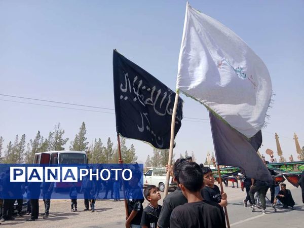 حضور پررنگ کودکان و نوجوانان روستای نقاب در همایش بزرگ عاشورای حسینی