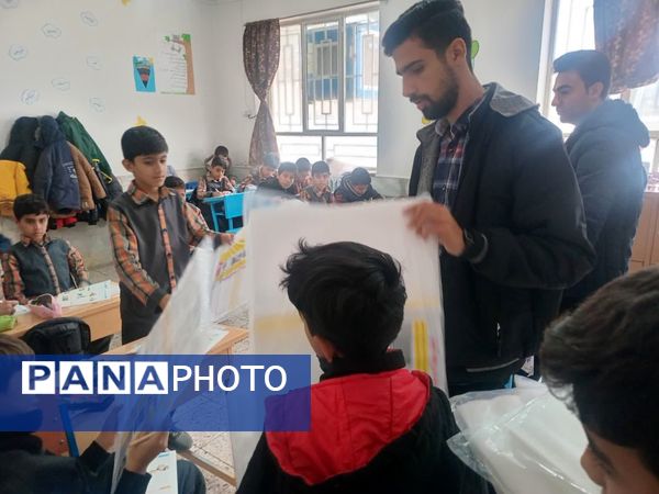 توزیع درپوش استاندارد دریچه کولر در دبستان شهید پسندیده فدافن 