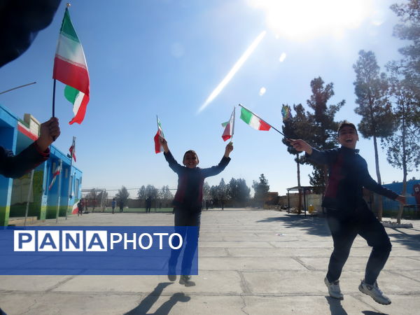 صبحگاهی شاد و پرنشاط در مدارس خاتم