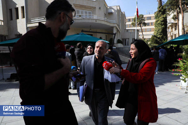 حاشیه جلسه هیات دولت - ۱۴ آبان