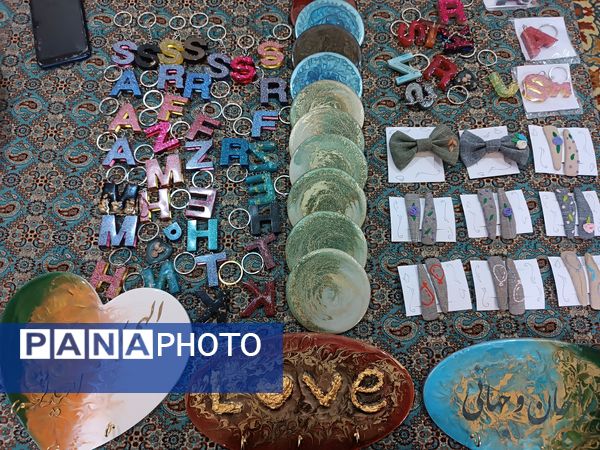 برپایی بازارچه کسب و کار دانش‌آموزی مدرسه توسلی بهاباد