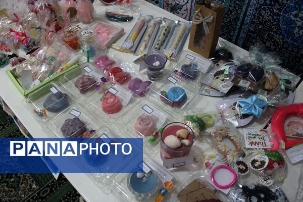 بازدید مدیر کانون فرهنگی هدایت از نمایشگاه آثار تجسمی دانش‌آموزان سوده