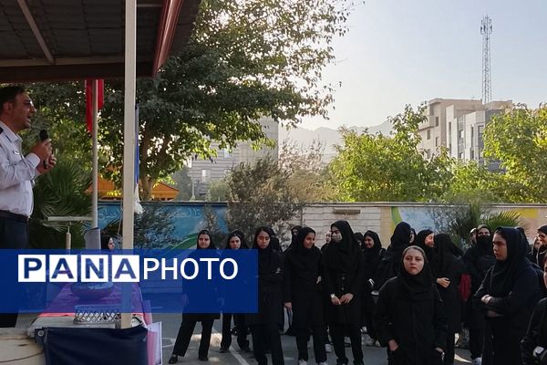 برگزاری مراسم روز آتش نشان در دبیرستان حضرت زینب(س) ناحیه یک شهرری
