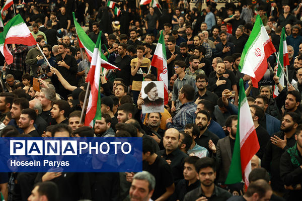 مراسم وداع با پیکر شهدای خدمت در مصلی تهران