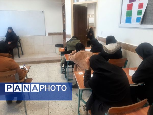 امتحانات نوبت اول دانش آموزان دبیرستان نیایش شهرستان باخرز
