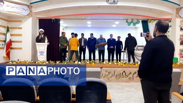 تجلیل از برگزیدگان مسابقات قرآن و عترت بسیج در خلیل آباد