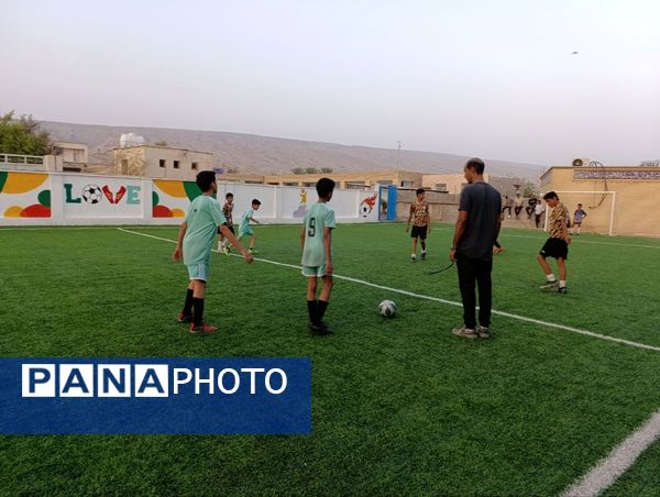 افتتاح زمین چمن مصنوعی آموزشگاه شهید مطهری مارم در فین