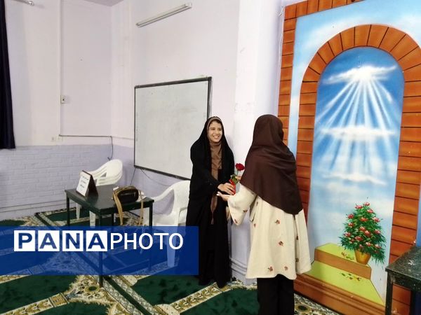 تبادل تجربه برترین‌های کنکور کاشمر در دبیرستان فاطمیه