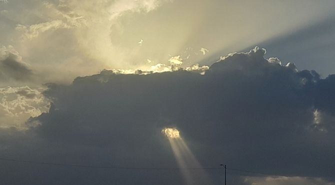 بعضی از بنده های خدا مثل نور خورشیدند